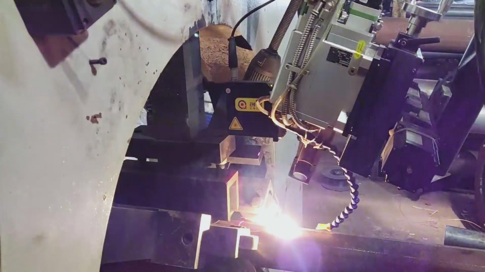 創(chuàng)想智控激光焊縫跟蹤器應用于專機，實現燈桿焊接全自動化升級